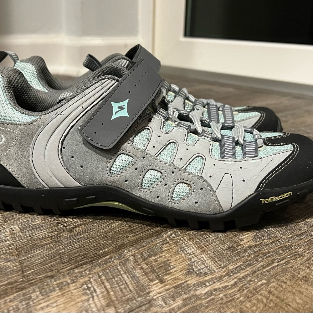 Specialized clip in bike shoes